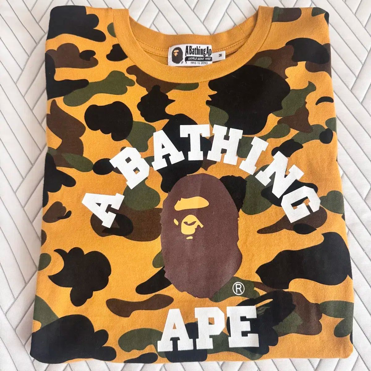 BAPE 最初 カモフラージュ カレッジ Tシャツ 黄色