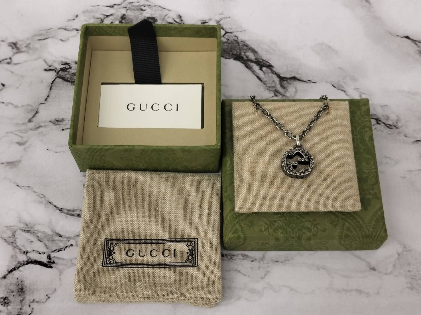 GUCCI】 インターロッキングG ペンダント ラージネックレス 燻加工