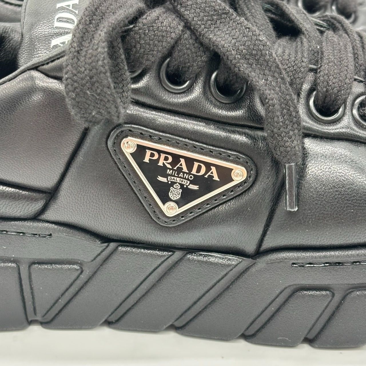 PRADA - プラダ PRADA スニーカー パデッドレザー 三角ロゴ