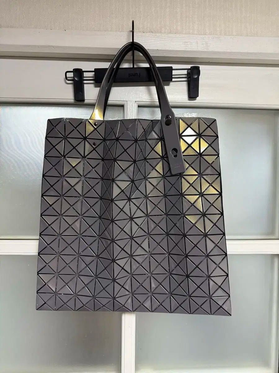 未使用 BAOBAO イッセイミヤケ ルーセント トートバッグ シルバー BAO BAO ISSEY MIYAKE(バオバオイッセイミヤケ) BAOBAO