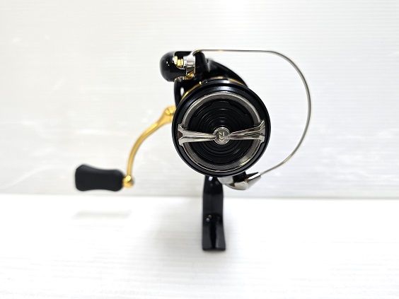 品】 ダイワ Daiwa スピニングリール 本物 23 レガリス LT2500S-XH 箱