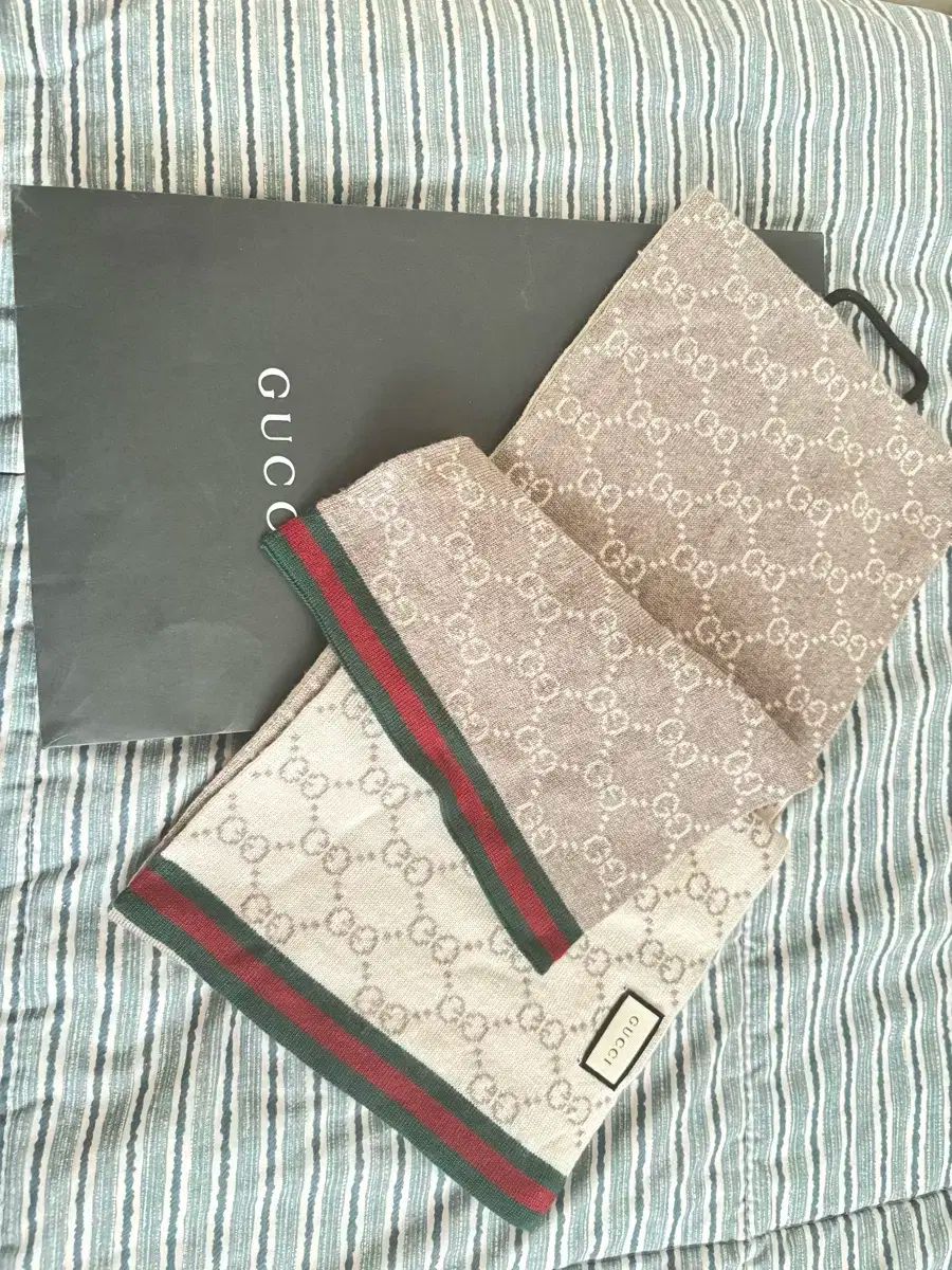 GUCCI(グッチ) ツートン マフラー - メルカリ