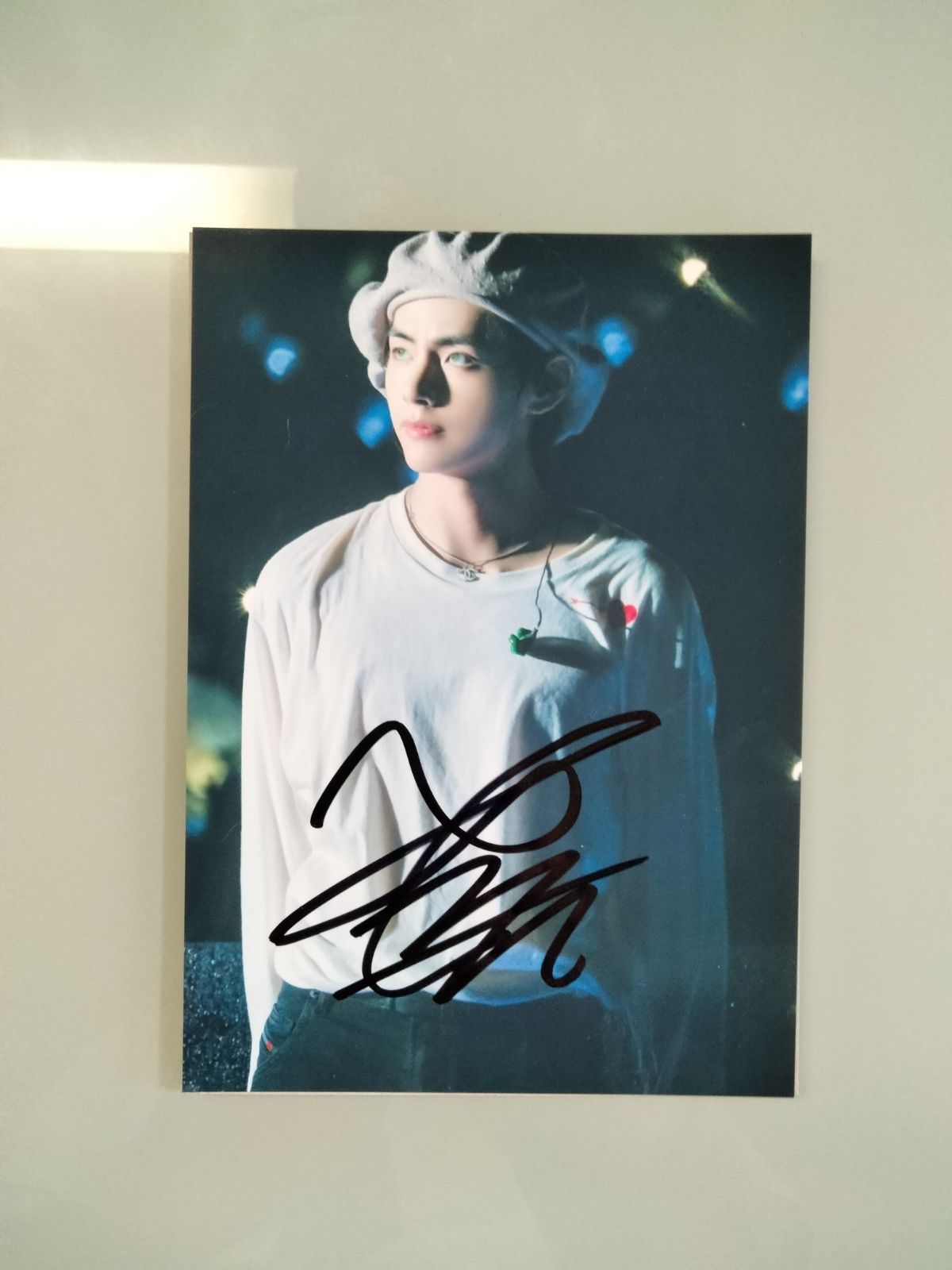 セール中…V直筆サイン入り2Lサイズ写真…BTS…防弾少年団 V直筆サイン入り2Lサイズ写真…BTS…防弾少年団 - メルカリ