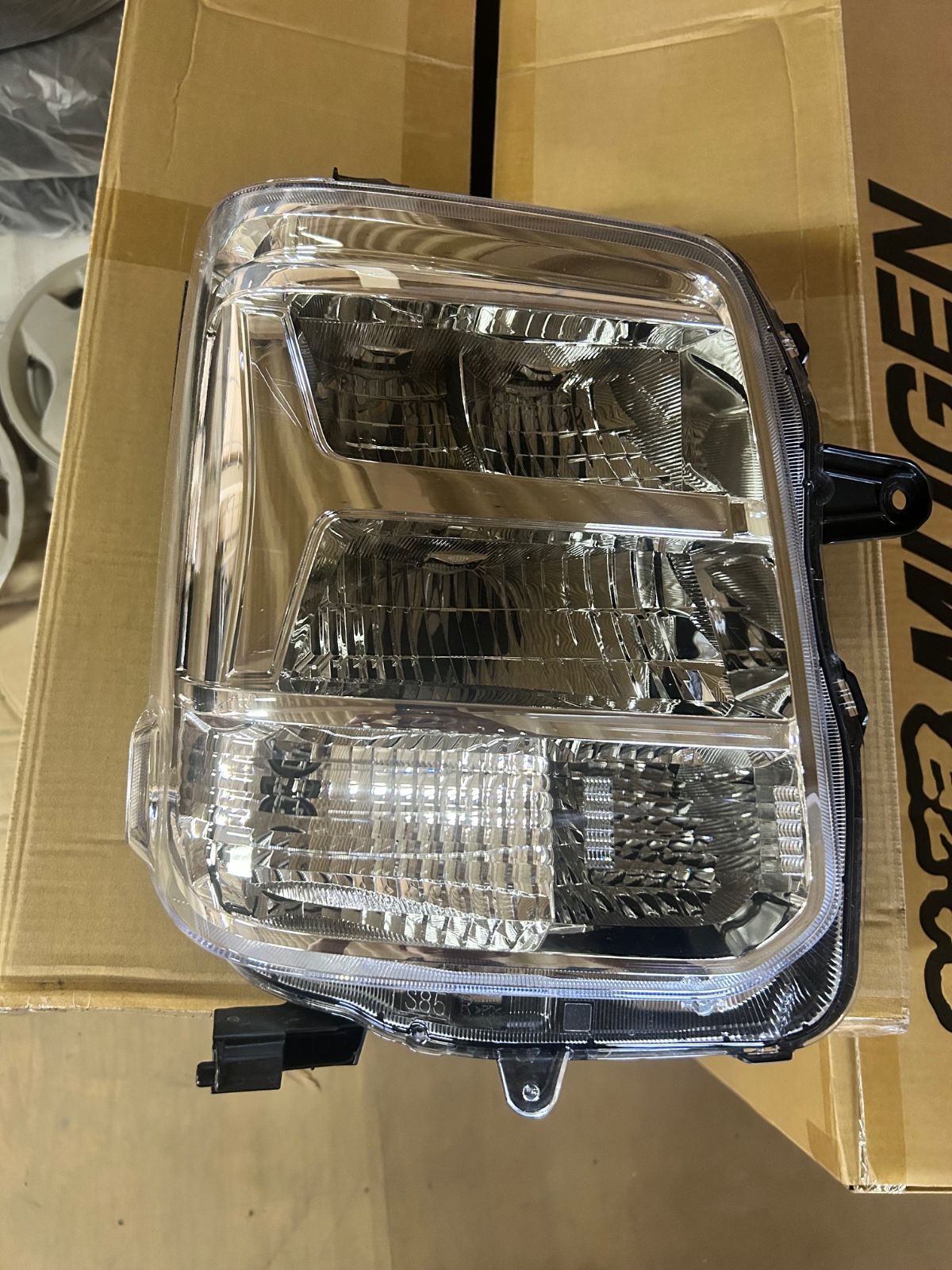 スズキエブリイJOINターボ DA17V R7年新車取り外し部品 右側 運転席側 純正LEDヘッドライト