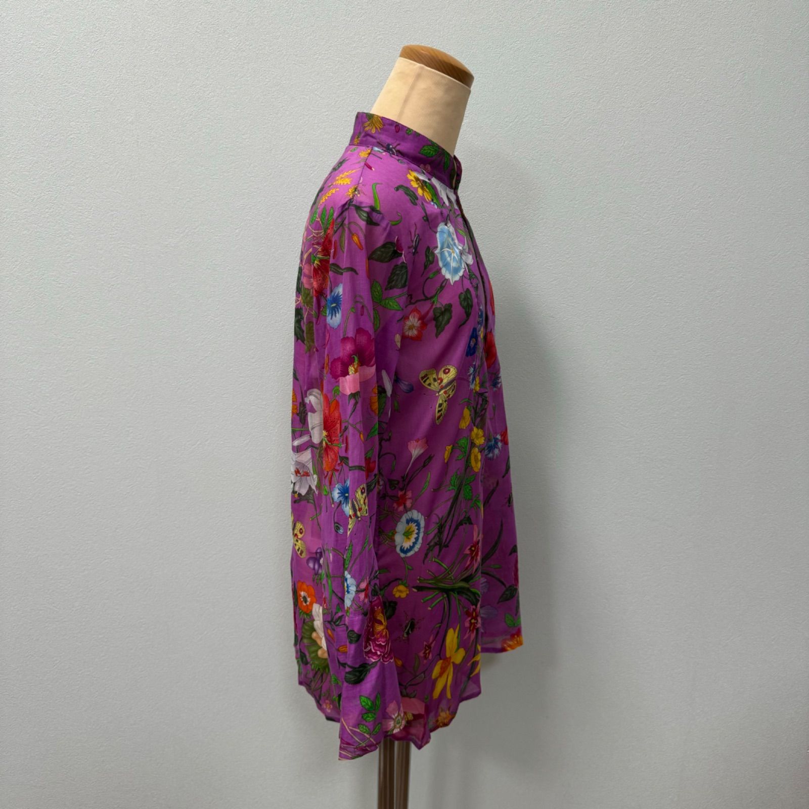 GUCCI グッチ　シャツ　ブラウス　花柄　サイズ44 未使用 GUCCI グッチ シャツ ブラウス 花柄 サイズ44 未使用 - メルカリ