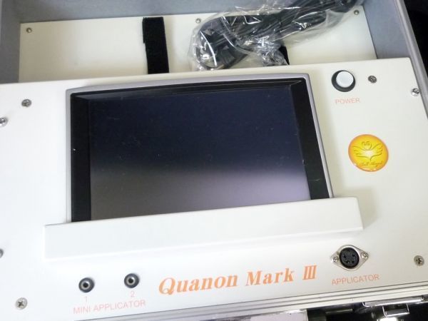 サイマティクス セラピー Quanon Mark 3 Ⅲ コード表付 ハードケース 超音波 周波数 生体 音振共鳴 ホメオパシー バイオレゾナンス 現状  - メルカリ