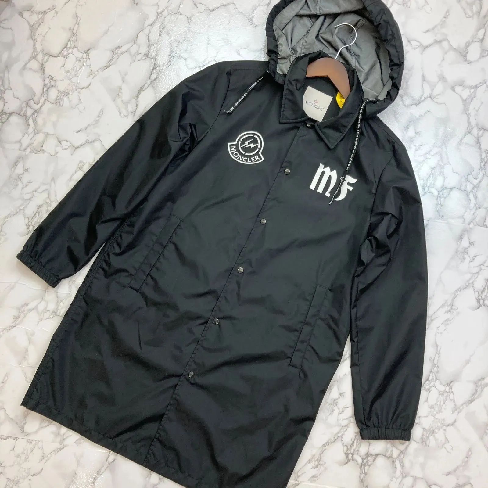 ✨希少✨ MONCLER モンクレール × FRAGMENT フラグメント Genius DOWNBEAT GIUBBOTTO バックロゴ ナイロン  ベンチコート ジャケット コラボ メンズ 1 PAWNSHOPRiZ パウンショップリズ - メルカリ