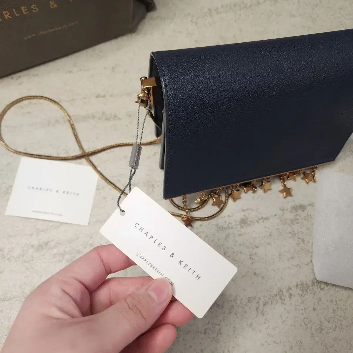 CHARLES - KEITH チャールズアンドキース クロスバッグ DECORATOM_COM_BR