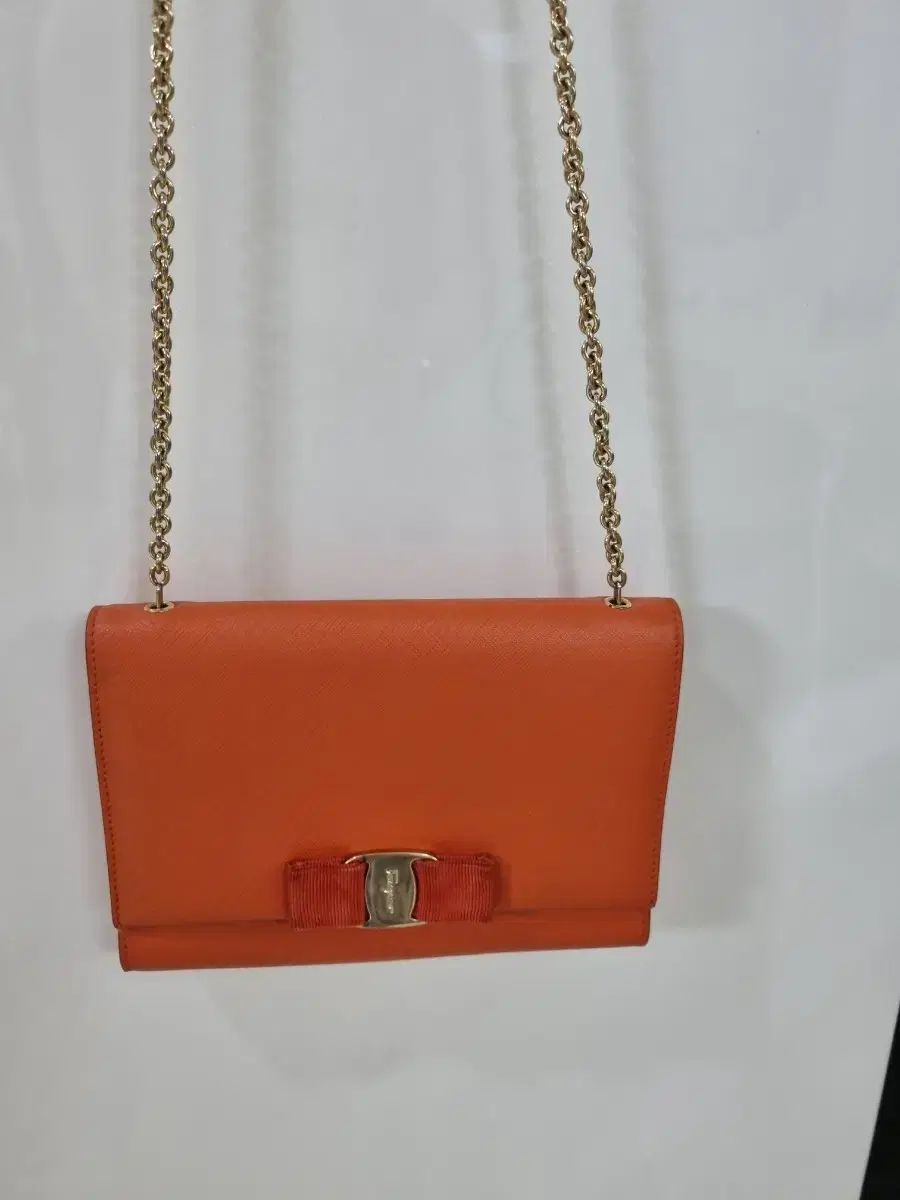 フェラガモクロス チェーンバッグ オレンジ