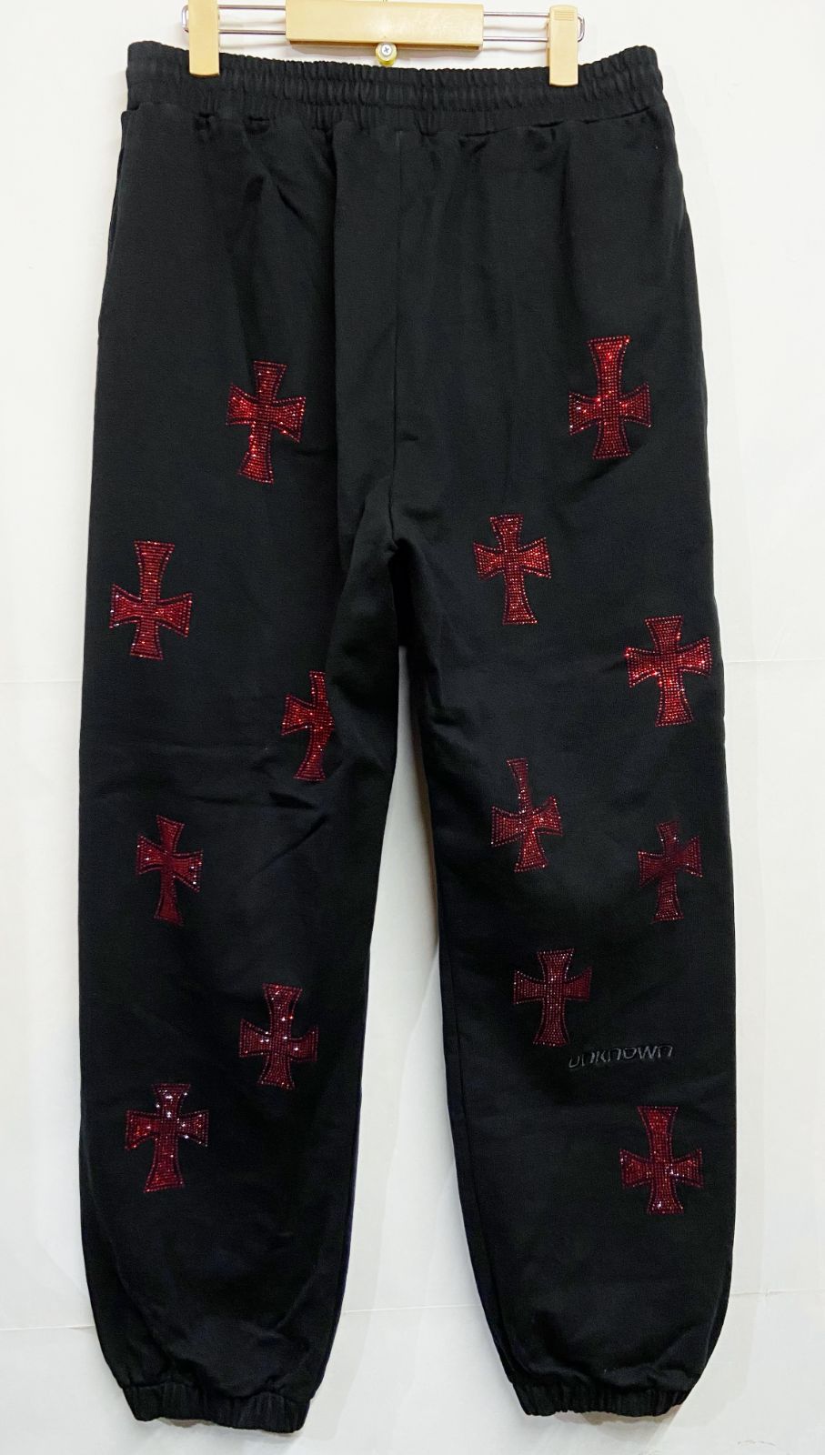 UNKNOWN | アンノウン Cross Rhinestone Joggers クロスラインストーンスウェットパンツ