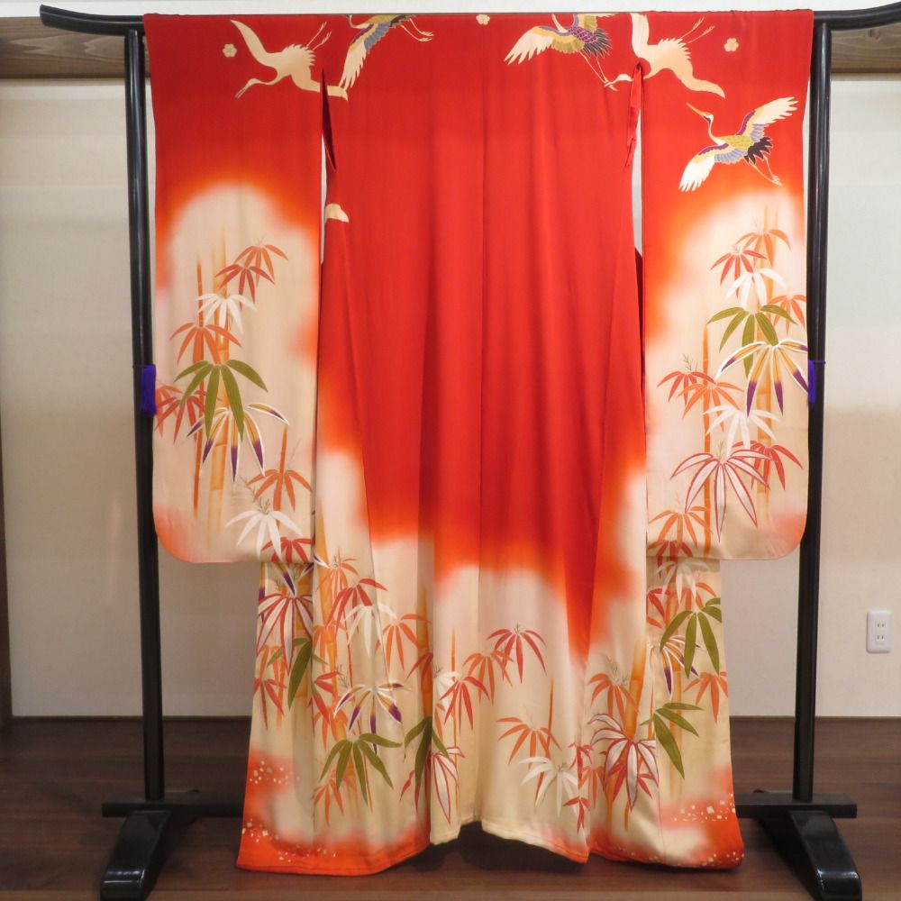 振袖 アンティーク 三枚襲 黒・赤・白 三枚セット 松竹梅 刺繍 振袖 アンティーク 三枚襲 黒・赤・白 三枚セット 松竹梅 刺繍