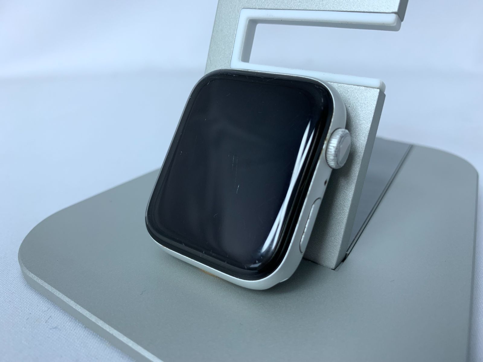 【中古・バッテリー劣化・キズあり・サイドボタン異常】Apple Watch Series 6 GPSモデル 44mm アルミケース［シルバー］