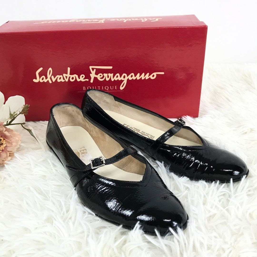 Salvatore Ferragamo サルヴァトーレフェラガモ パンプス フラットシューズ オードリー ブラック エナメル サイズ表記5  1/2(23cm相当）箱あり - メルカリ