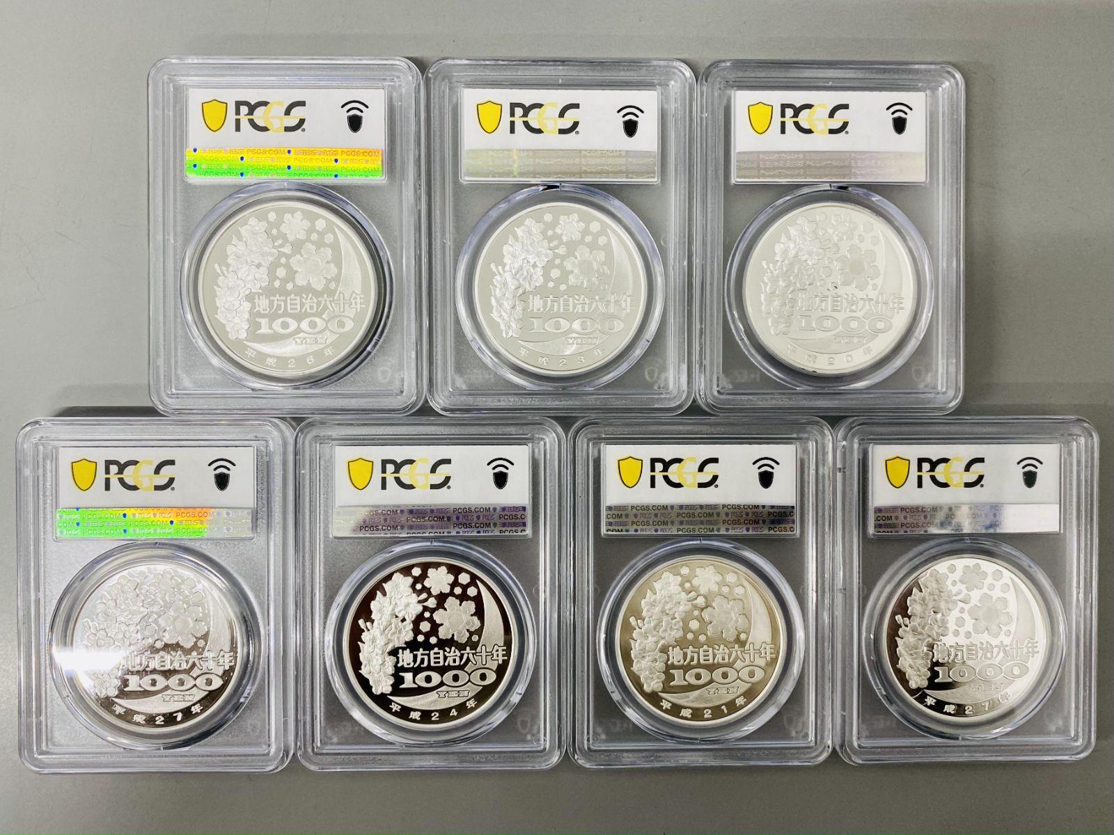 銀貨 PCGS 最高鑑定 70点満点 地方自治 千円銀貨 近畿セット Aセット 地方自治法施行60周年記念 千円銀貨幣プルーフ貨幣セット  1000円銀貨 千円カラー コレクション 記念貨幣 硬貨 シルバー 貴金属 メダル 造幣局 投資 価値保蔵 P47PS04 - メルカリ