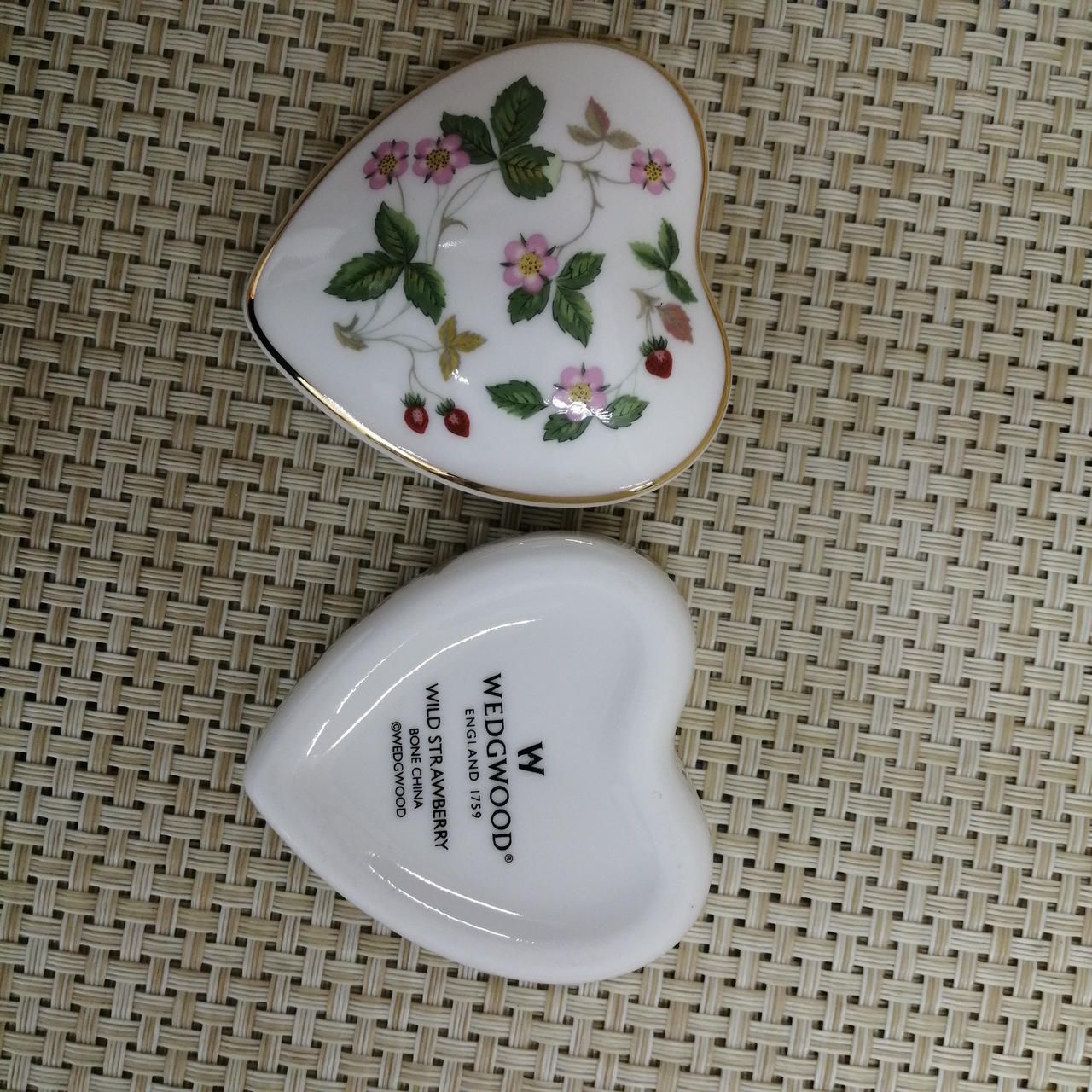 WEDG WOOD ワイルドストロベリー小物入れ 【WEDG WOOD Wild