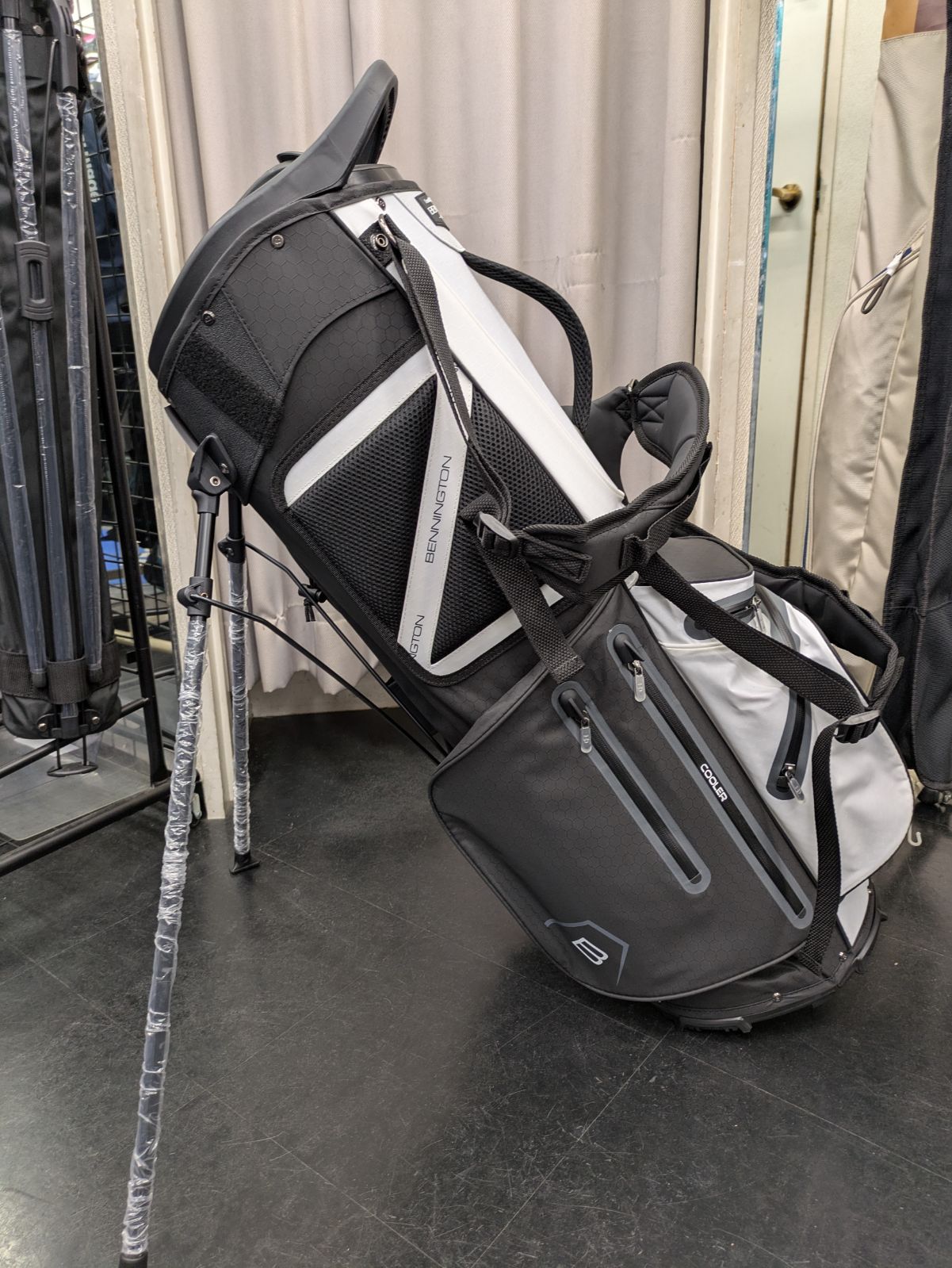 新品未使用BENNINGTON ベニントン軽量スタンド式キャディバッグ Yahoo!オークション - 新品未使用BENNINGTON ベニントンスタンド