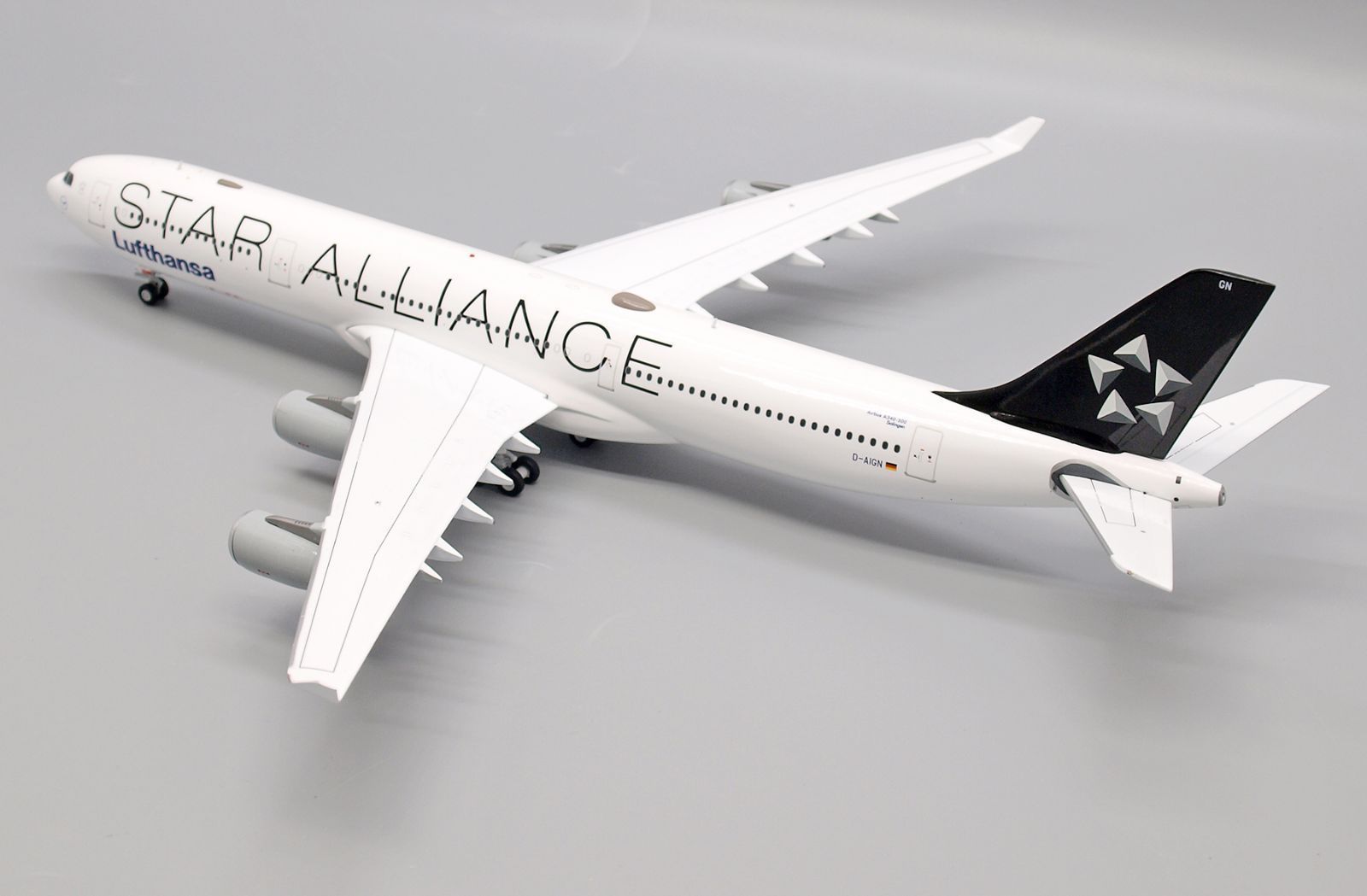 1:200 Scale Lufthansa Airline Airplane A340-600 D-AIHZ A340