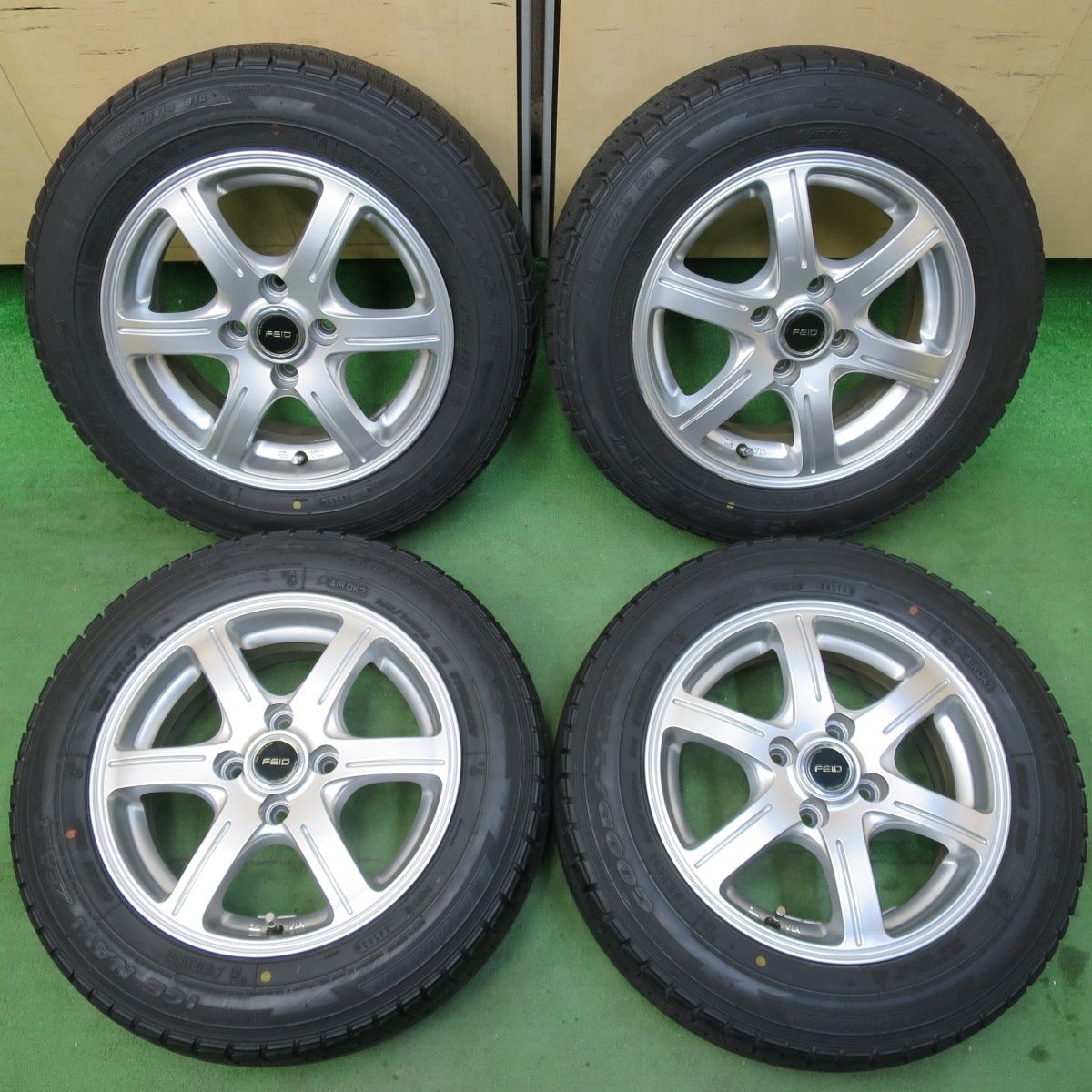 送料無料] バリ溝！8.5分☆スタッドレス 165/70R14 グッドイヤー 