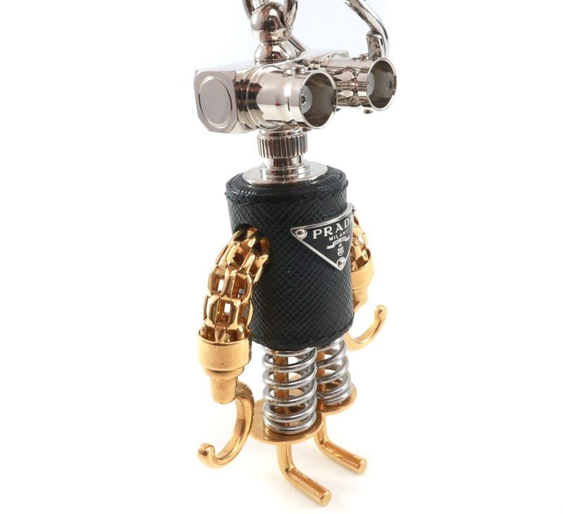 【激レア・正規品】プラダ ロボット キーホルダー 三角ロゴ サフィアーノレザー 激レア・正規品】プラダ ロボット キーホルダー 三角ロゴ