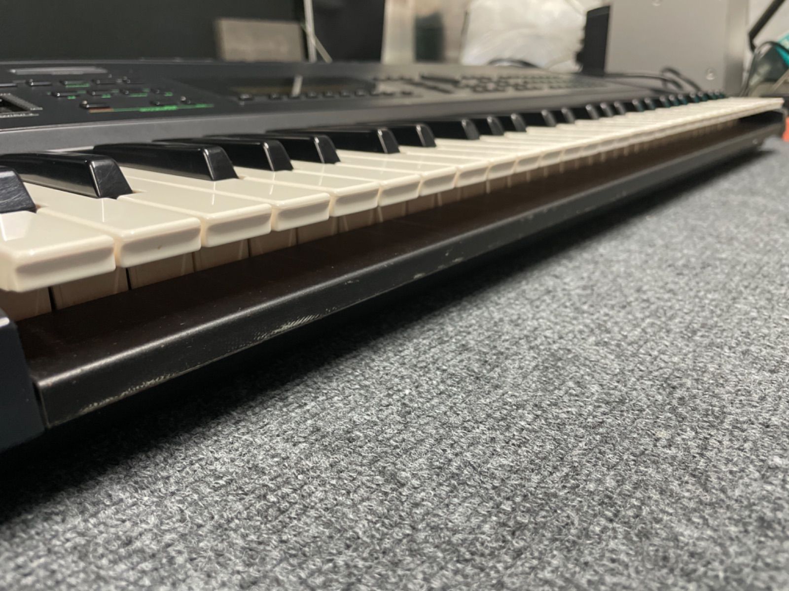 美品 YAMAHA SY77 シンセサイザー 純正ハードケース付き YAMAHA SY77 シンセサイザー 61鍵 【純正ハードケース付属