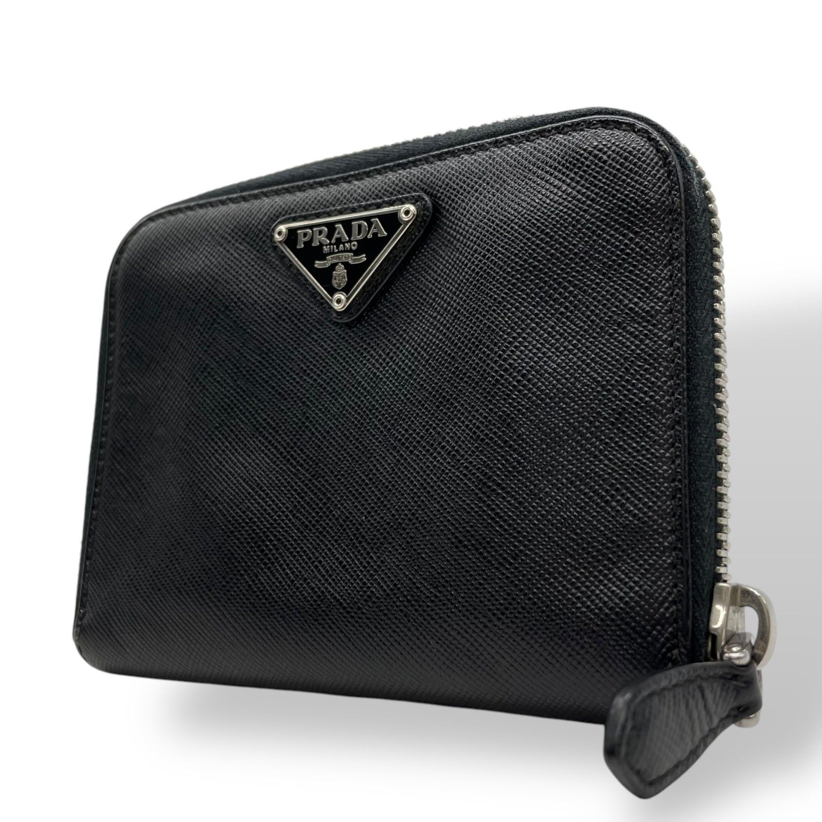 PRADA プラダ　折り財布　ラウンドファスナー　サフィアーノレザー　三角ロゴ PRADA プラダ折り財布ラウンドファスナーサフィアーノレザー三角ロゴ