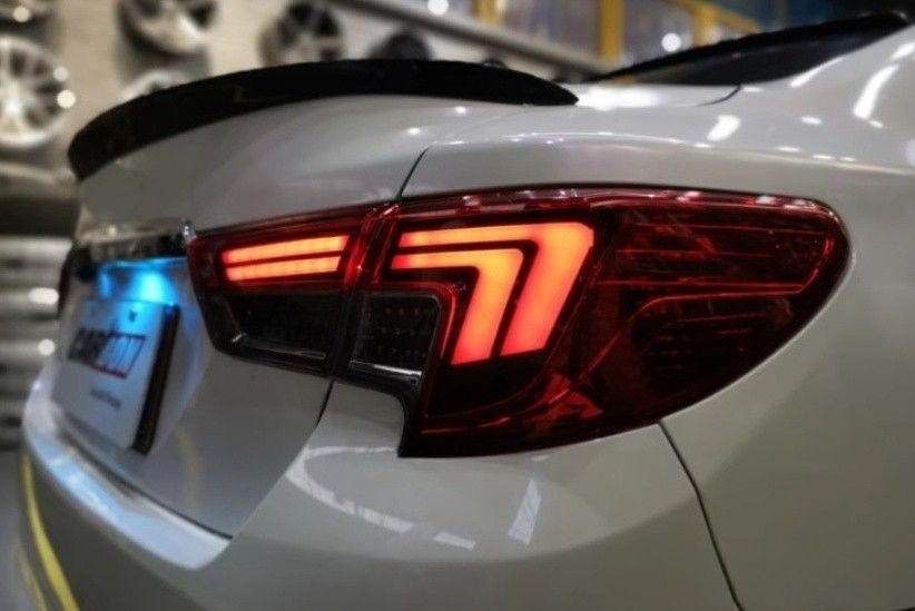 トヨタ マークX ヘッドライトGRX130型 中期 後期 対応 流れるウインカー