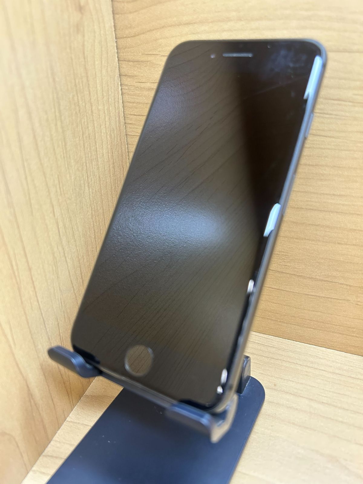 iPhone 8 Space Gray 64 GB au SIMロック解除済み 61056】【SIMロック