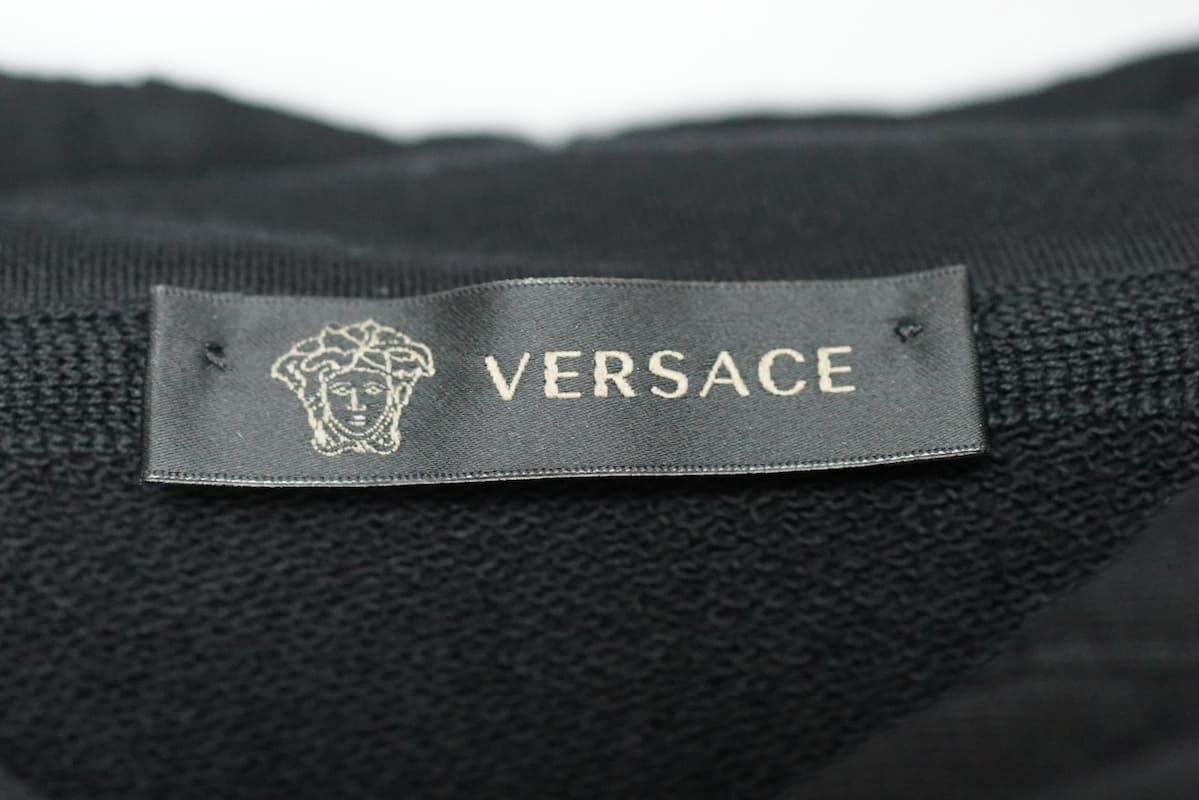 新品★VERSACE★ 袖ロゴプリントパーカー 黒 楽天市場】【サマーセール対象商品】VERSACE JEANS COUTURE