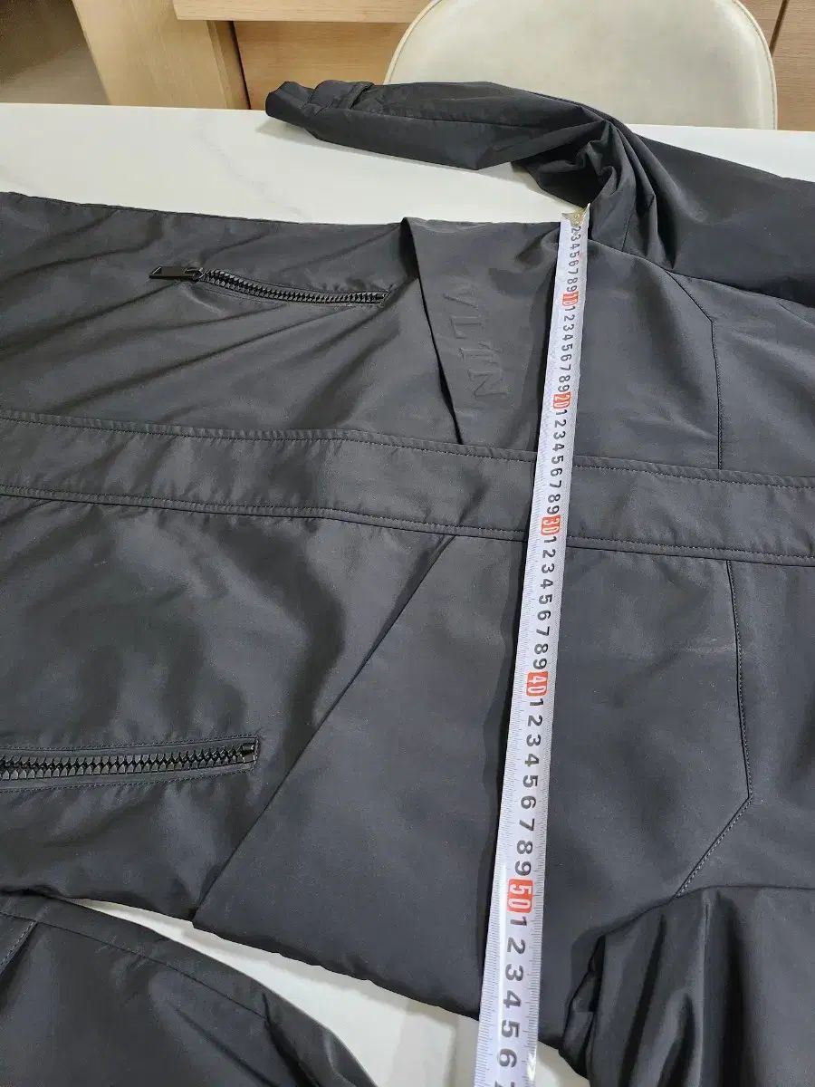 フード ウィンドブレーカー