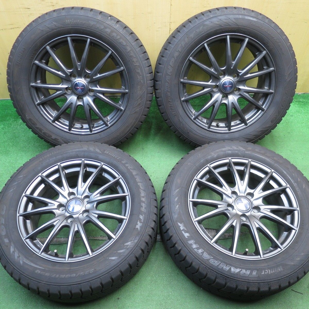 バリ溝！23年！キレイ！9.5分以上☆スタッドレス 225/60R17 トーヨー 