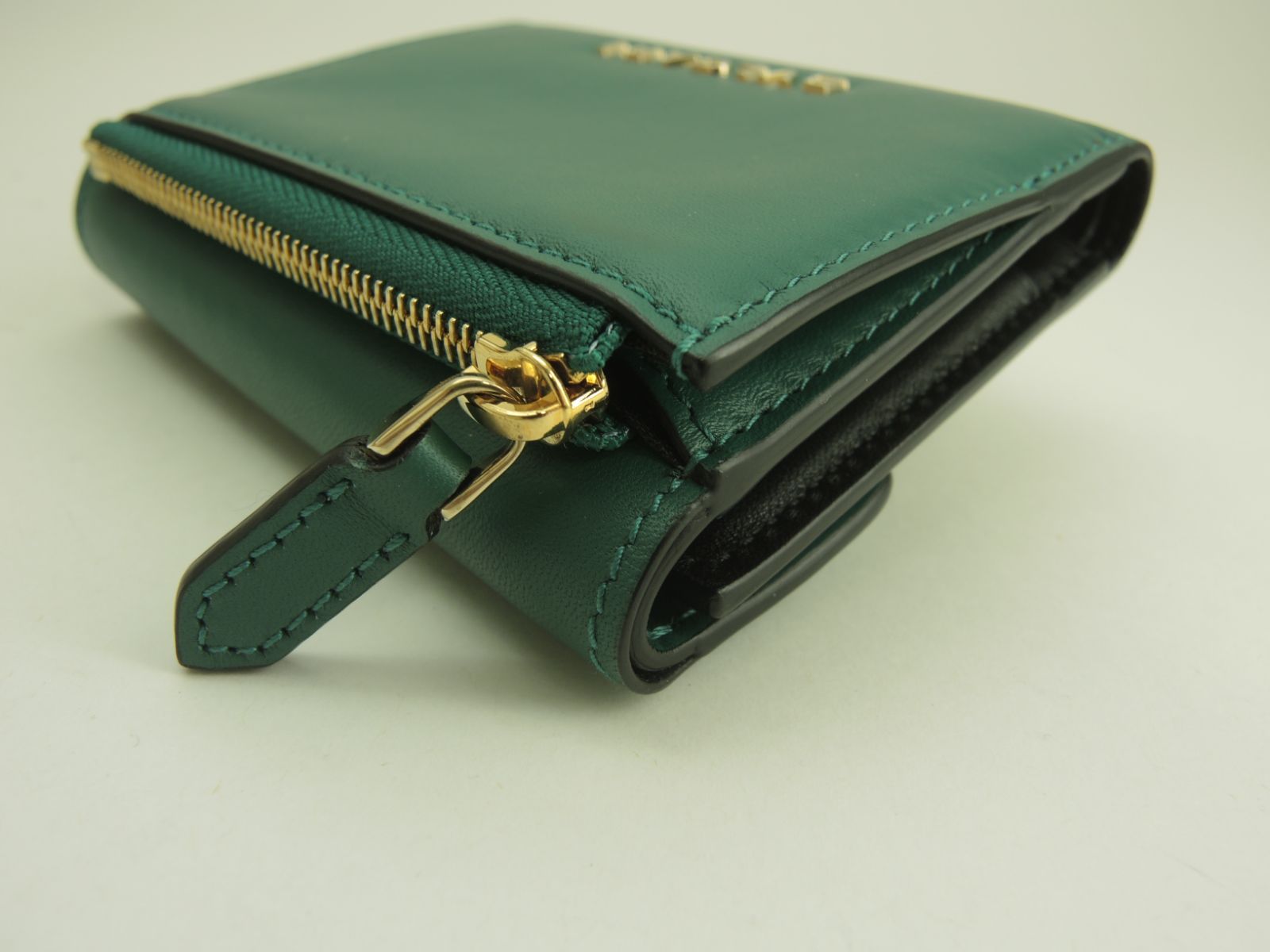 【極美品】ブルガリ　セルペンティ　二つ折り　財布　フォーエバー　レザー　緑 即納！ 【BVLGARI ブルガリ】 セルペンティ フォーエバー 財布