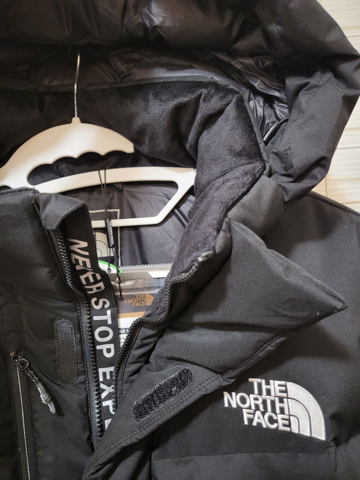 THE NORTH FACE ノースフェイス 新品 ダウンジャケット 縦ロゴ 黒