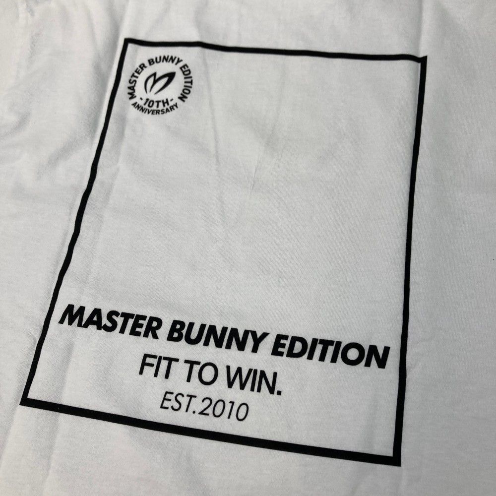 サイズ： MASTER BUNNY EDITION マスターバニーエディション 10周年 半袖Tシャツ ノベルティ  ホワイト系 [240101433070] ゴルフウェア メンズ ストスト サイズ： MASTER BUNNY EDITION マスターバニーエディション 10