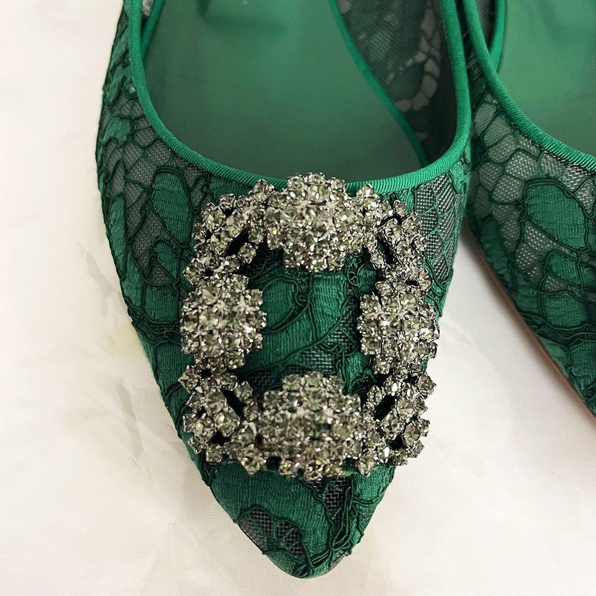 MANOLO BLAHNIK マノロブラニク ハンギシ グリーン レース 39 フラットシューズ - メルカリ