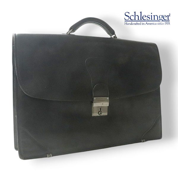 美品 Schlesinger シュレジンジャー 刻印ロゴ フラップロック 牛革 ベルティングレザー ビジネスバッグ ブリーフケース 黒 ブラック 
