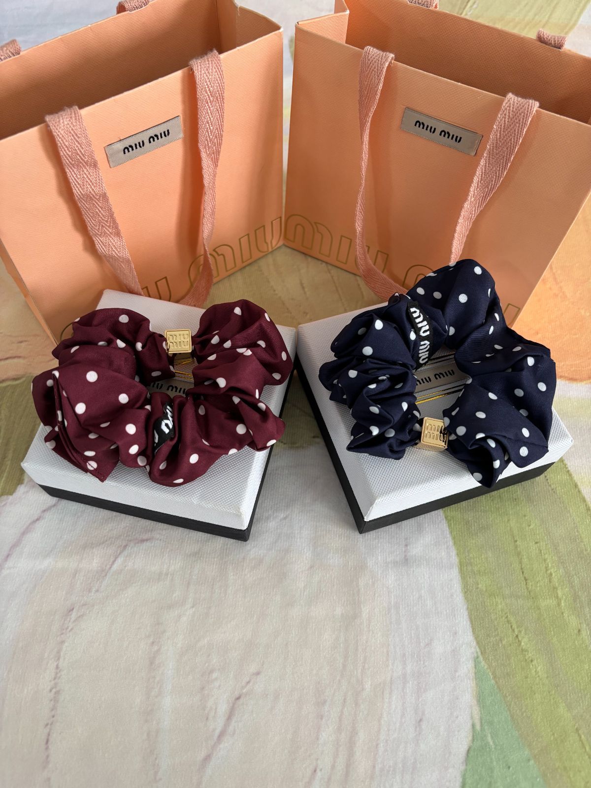 可愛 超美品【MiuMiu】ミュウミュウ ドット シュシュ - メルカリ