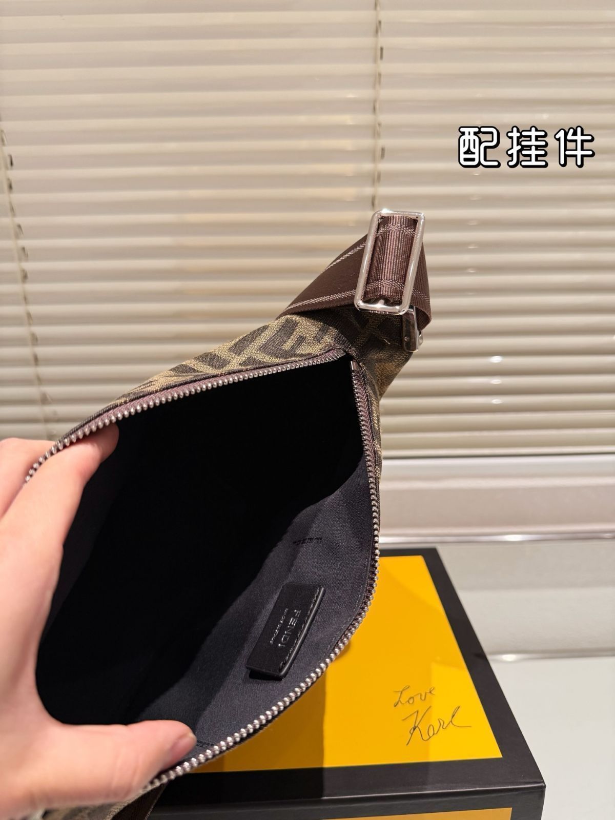 今日特価】Fendi 斜め掛けバッグ フェンディ クロスボディバッグ