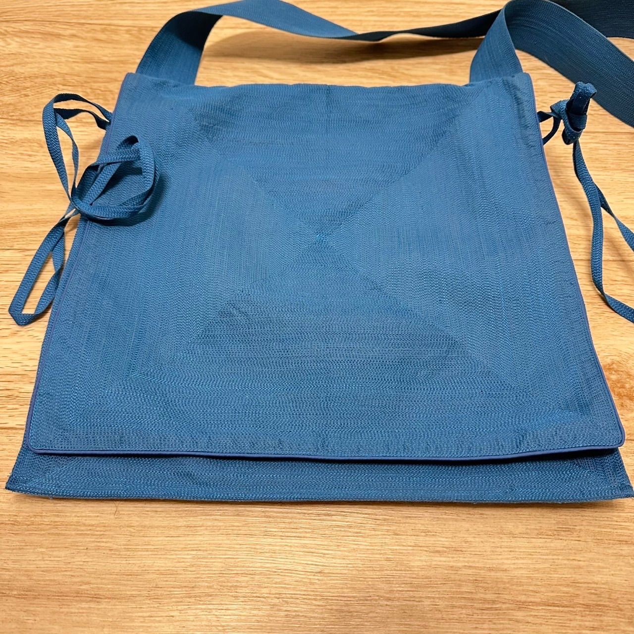 TaMaSHaタマシャ　ISSEY MIYAKEイッセイミヤケ　バッグ　ネイビー TAMASHA タマシャ ISSEY MIYAKE イッセイミヤケ ハンドバッグ