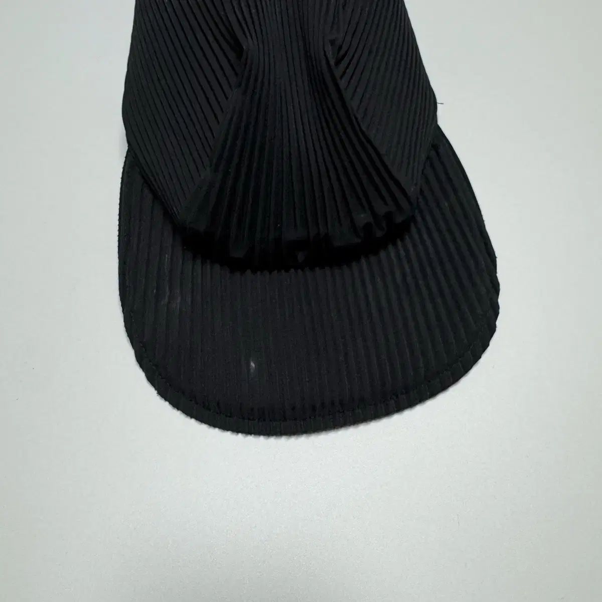 ISSEY MIYAKE(イッセイミヤケ) ホメプリツェ プリーツ キャップ ブラック