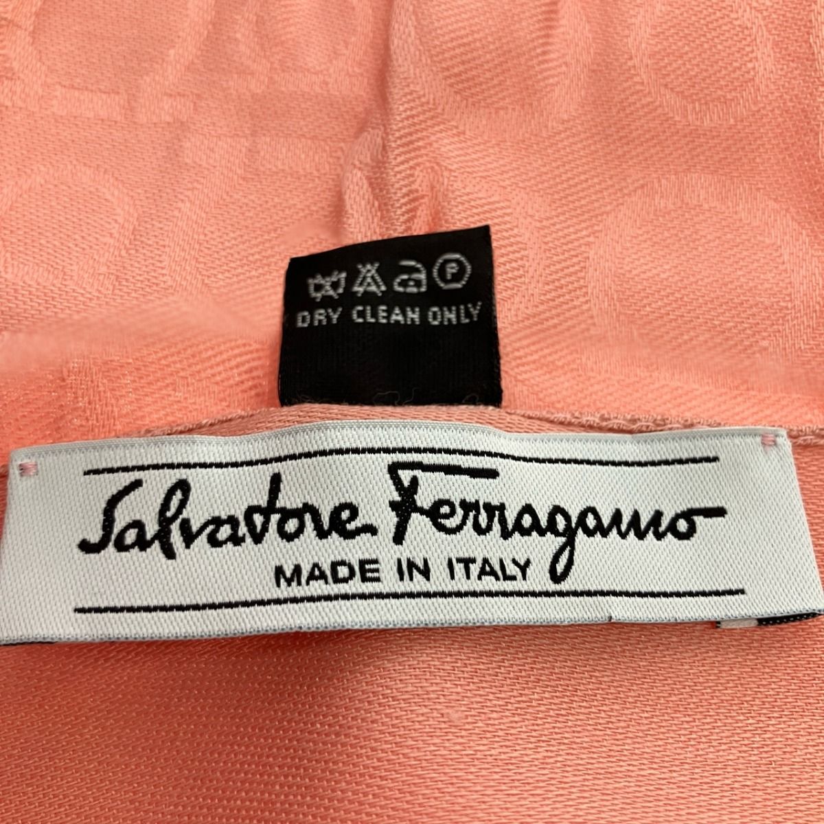 美品　サルヴァトーレフェラガモ　ガンチーニ　総柄　シルクショール Salvatore Ferragamo サルヴァトーレフェラガモ ガンチーニ