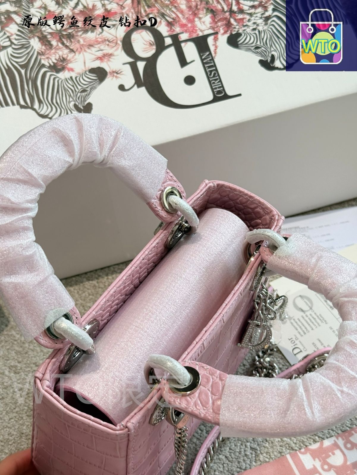 Dior クロコダイルエンボスバックパック 今日特価】DIOR Lady Dior Crocodile Embossed Leather Bag