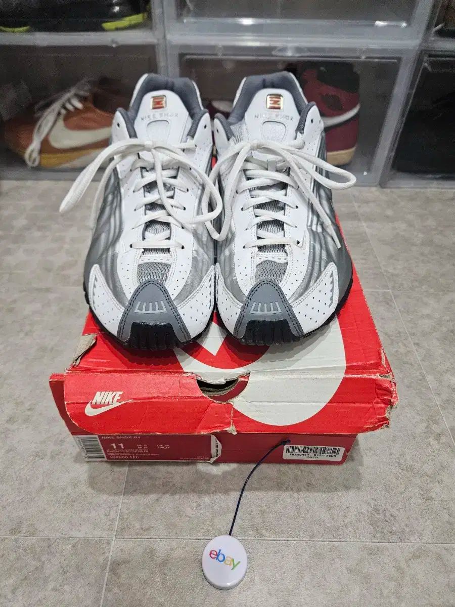 NIKE ナイキ ショックス R4 メタリック シルバー カーメット レッド 290