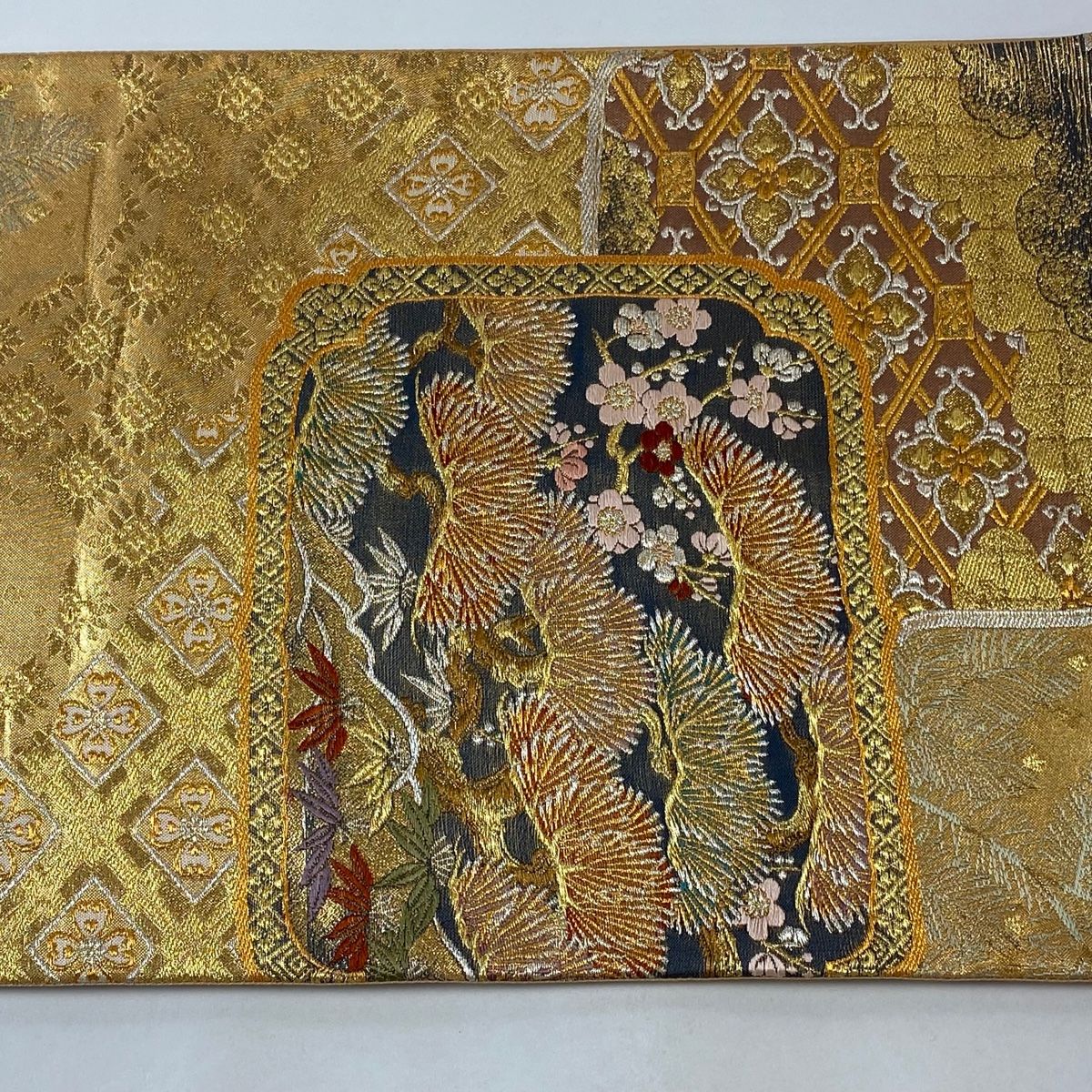 袋帯 秀品 松竹梅 花菱 箔 金銀糸 金色 六通 正絹 【中古