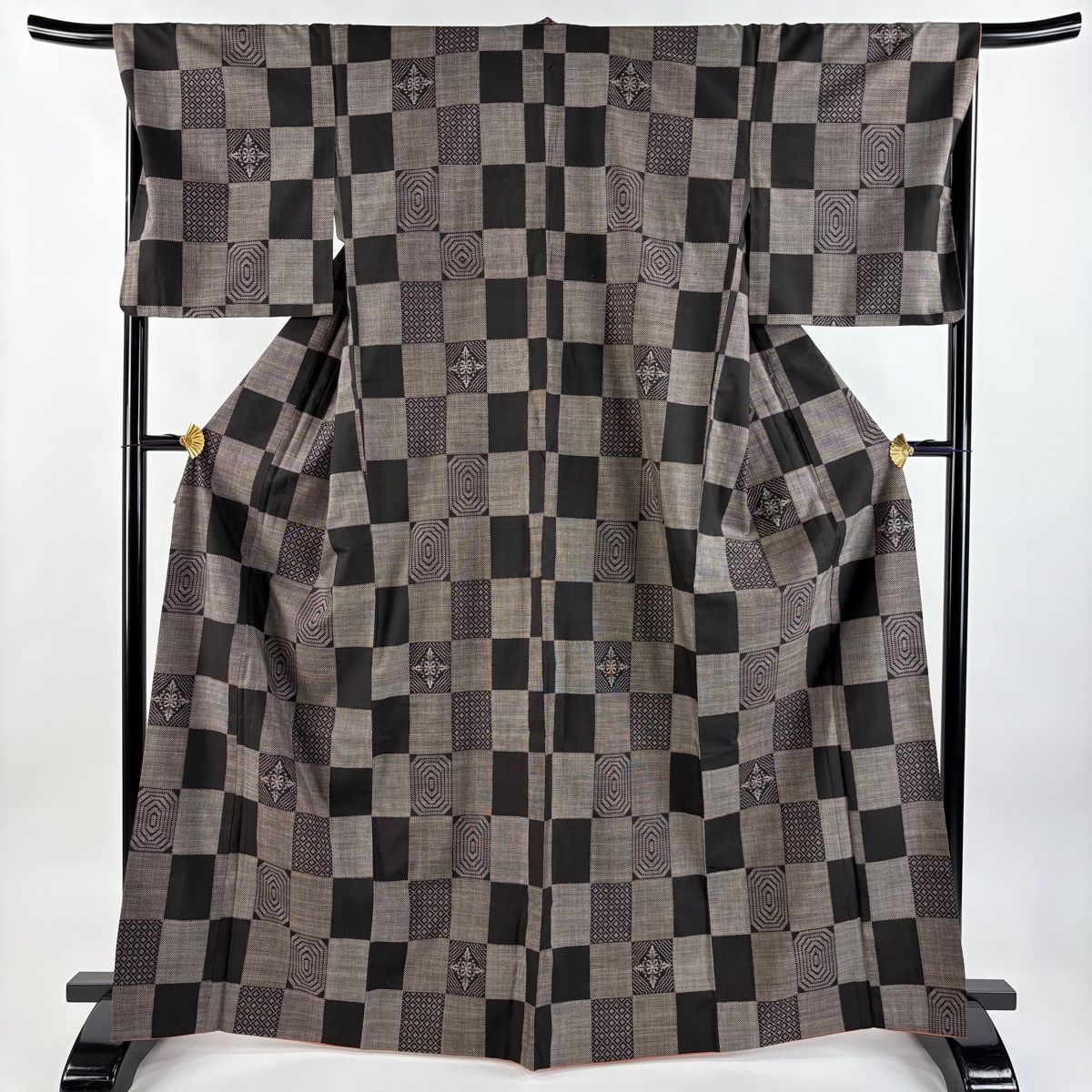 紬 身丈167cm 裄丈67cm M 袷 変わり市松 花菱 焦茶色 正絹 秀品