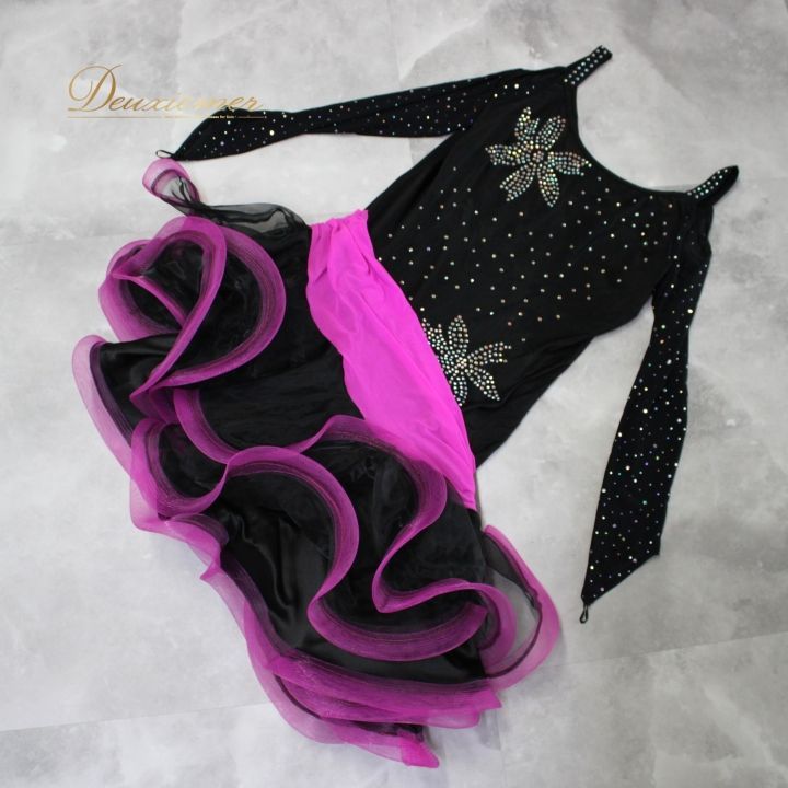 万全な 社交ダンス 衣装 ラテン ドレス ワンピース レッスンウェア レディース オールシーズン 黒 紫 ラインストーン ブラック系 パープル系 長袖 アシメ アシンメトリー ラテンダンス 踊る衣装 軽量 伸縮性あり ファスナー付き ストレッチ ダンスウェア 【人気新作】