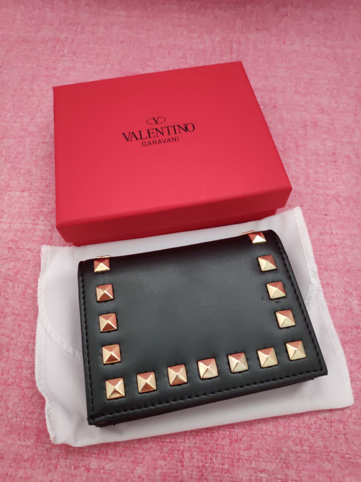 オススメ🌸VALENTINO・ヴァレンティノ　財布　ブラック  折りたたみ財布　◆レディース◆　人気美品