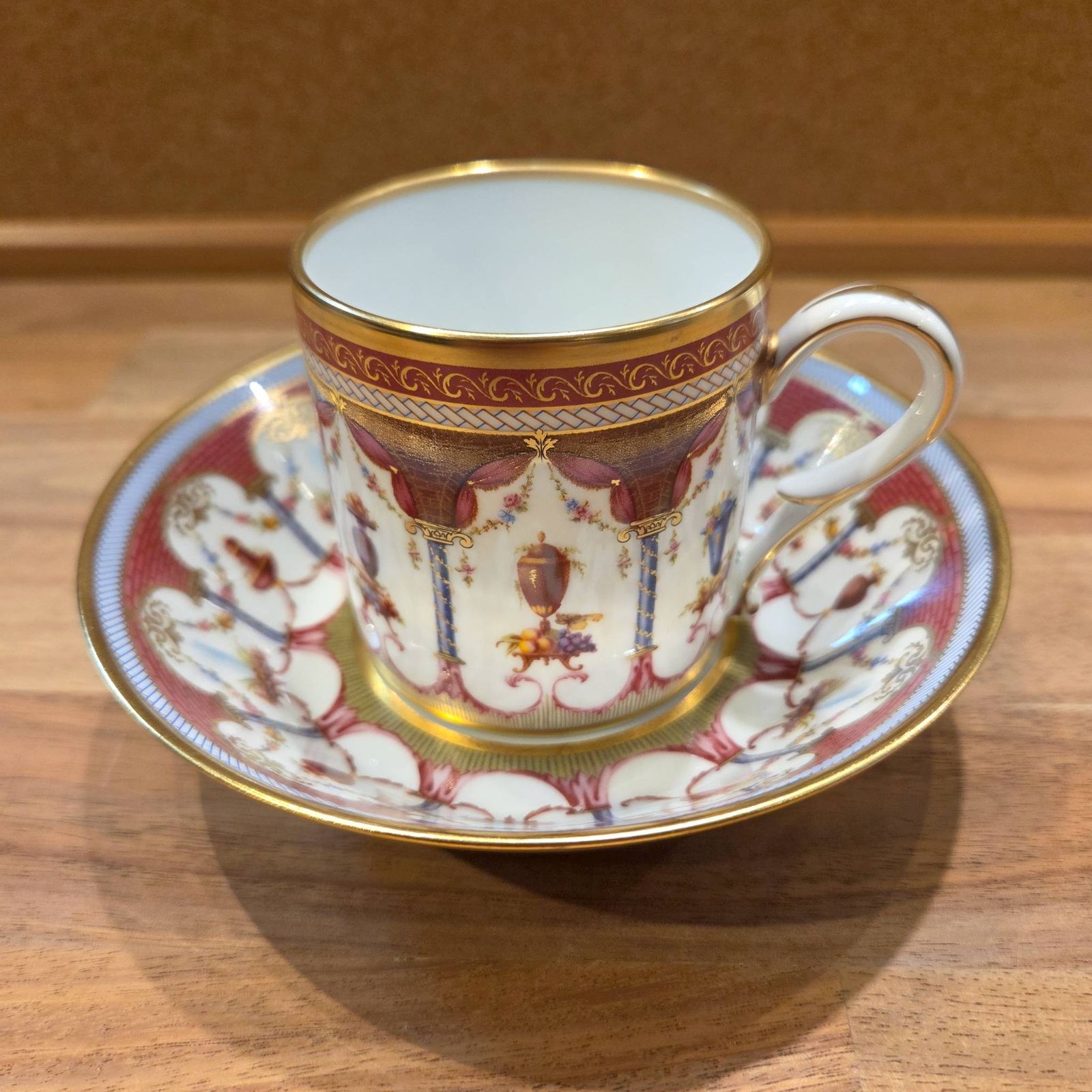 品 ROYALE LIMOGES ロワイヤルリモージュ ミュージアムコレクション フランス製 Cantharide デミタスカップ＆ソーサー ベルナルド 鳥 虫柄