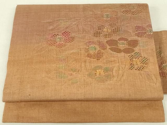 開き名古屋帯 光沢あるベージュの紬地に汕頭刺繍と相良刺繍の