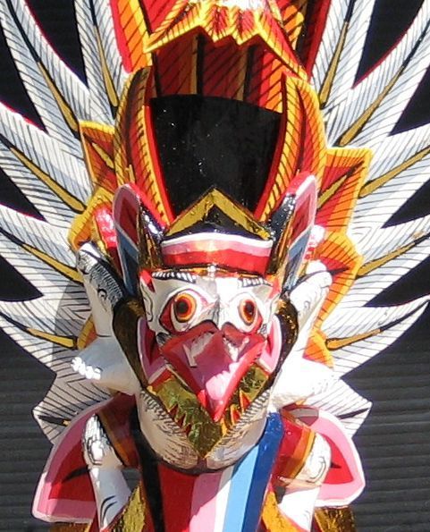 ガルーダに乗ったヴィシュヌ神の木彫り 高さ40cm ガルーダに乗った