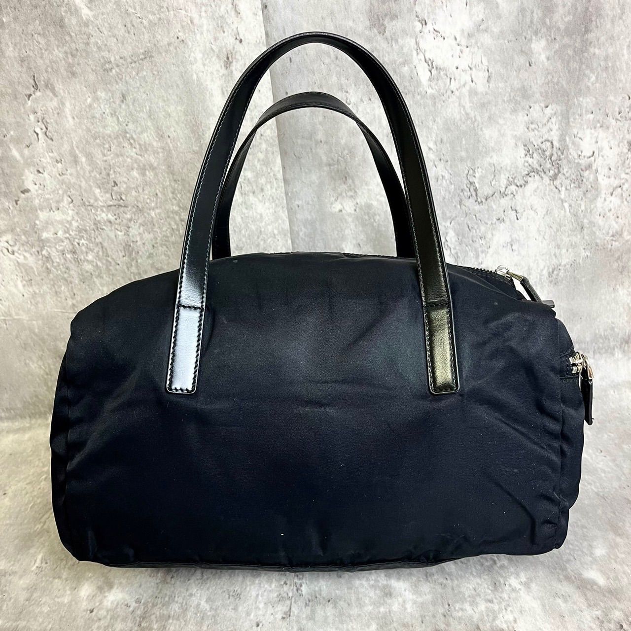 ✨良品✨ PRADA プラダ ミニボストンバッグ ハンドバッグ 三角ロゴプレート トライアングル ジッパー シルバー金具 ロゴ型押し テスートナイロン  ユニセックス レディース メンズ ブラック 黒色 - メルカリ